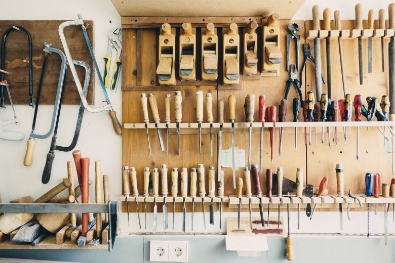 Um casal escondeu um grande segredo atrás da porta desta garagem - até que as autoridades descobriram sobre seu plano