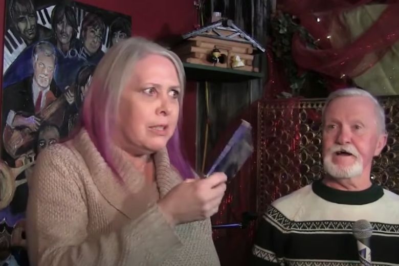 Após 47 anos, este homem finalmente decidiu abrir um presente de Natal fechado