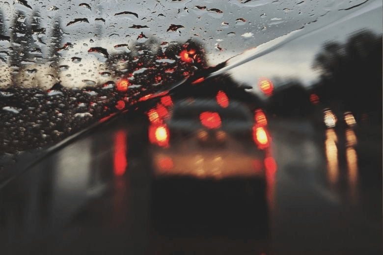 Estas 6 dicas eliminarão rapidamente o embaçamento dos vidros do carro