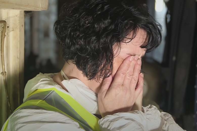 Schoonmakers pakken huis aan dat 9 jaar verwaarloosd werd, je herkent het niet meer terug!