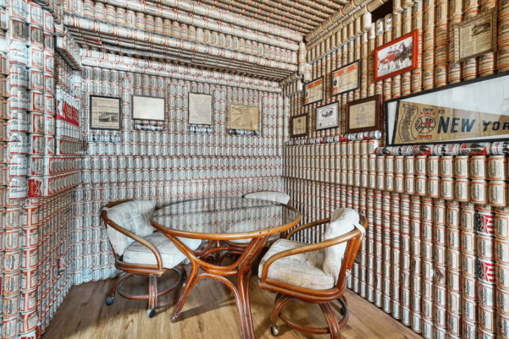 Casa dos sonhos: essa casa está completamente coberta com latas de cerveja