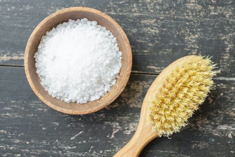 8 coisas que você pode limpar com sal