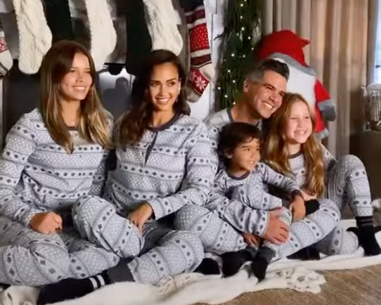 Je zult je ogen niet geloven wanneer je ziet hoe deze 29 beroemdheden Kerstmis vieren!