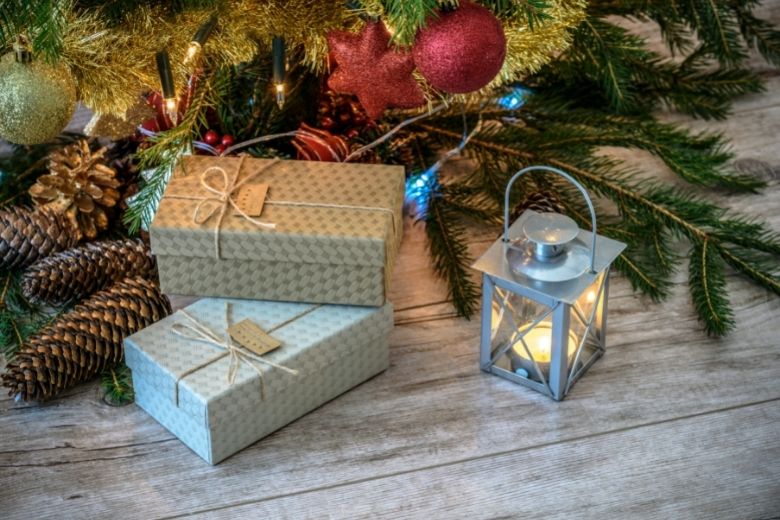 Após 47 anos, este homem finalmente decidiu abrir um presente de Natal fechado