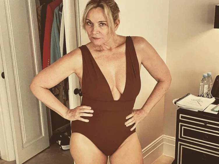 Celebridades com mais de 40 anos arrasando com seus biquínis