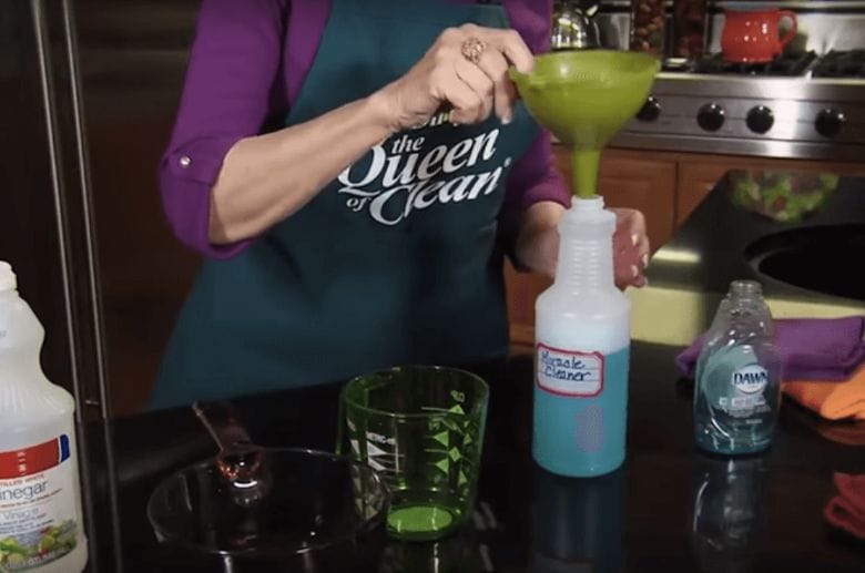 Quer um banheiro limpo e brilhante? A mistura de sabonete com este produto milagroso pode ser a resposta