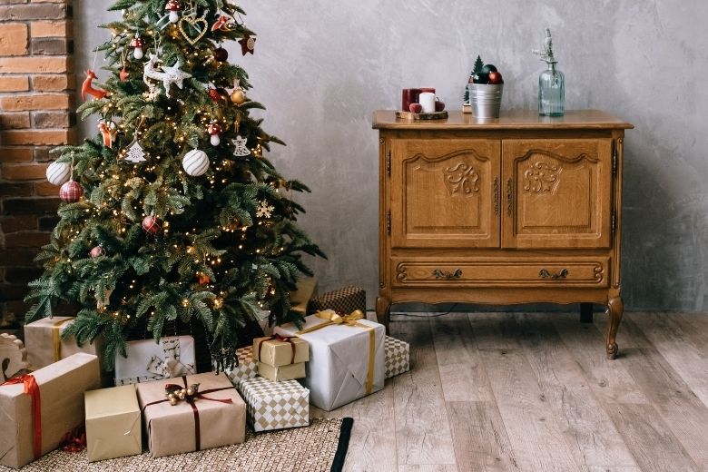 Após 47 anos, este homem finalmente decidiu abrir um presente de Natal fechado