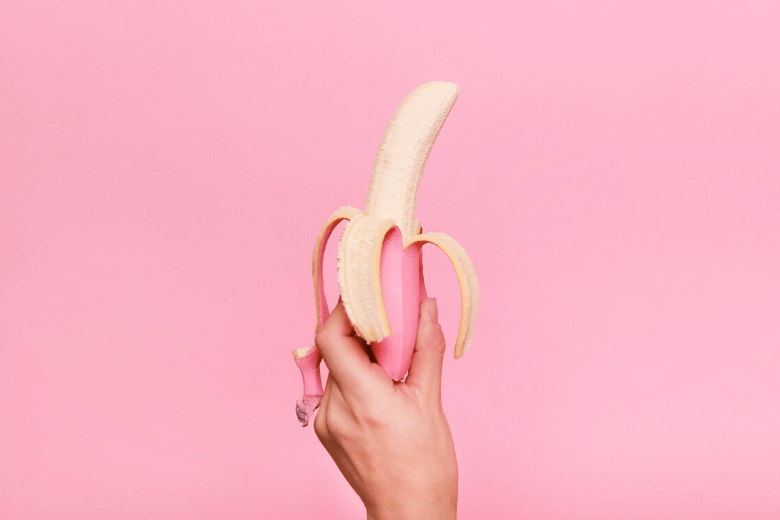 Descubra: esta é a forma certa de comer uma banana