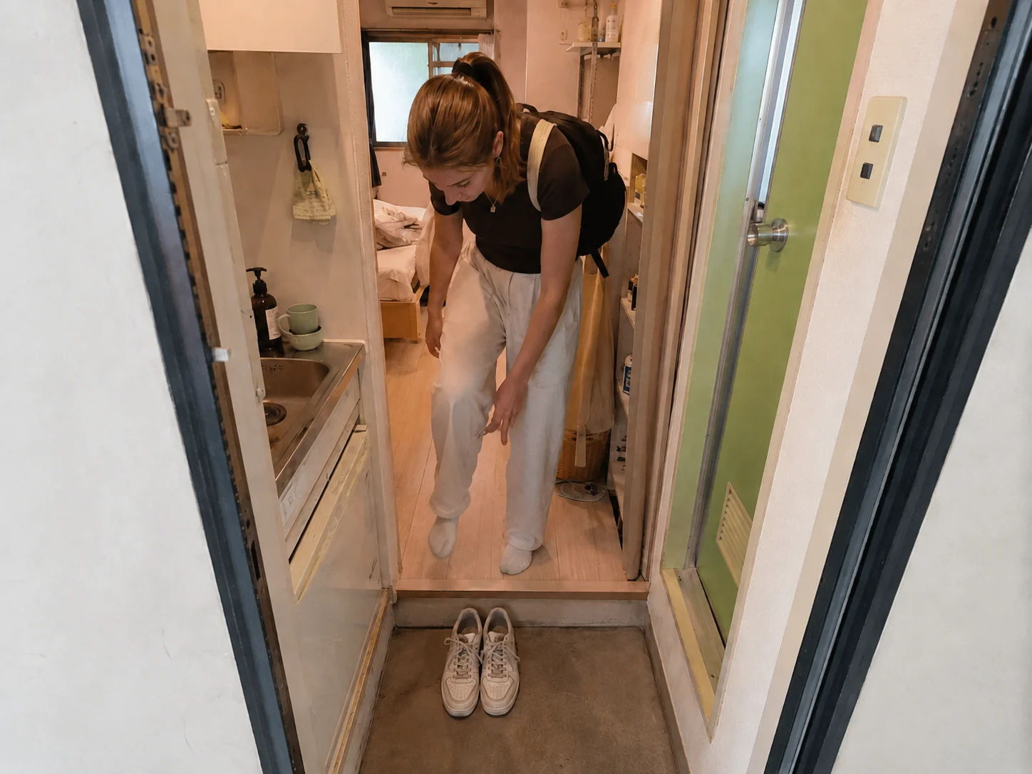 Estudante vive no menor apartamento do Japão, que custa US$ 300 por mês - e nunca vimos nada parecido!