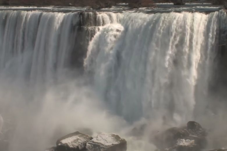 Incredibile scoperta dopo il prosciugamento delle cascate del Niagara nel 1969