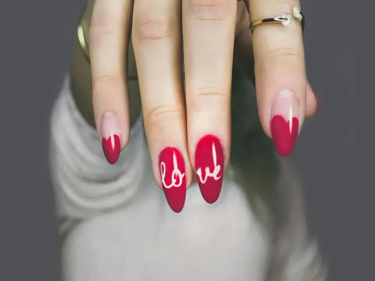 Como criar unhas fortes e saudáveis