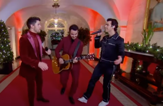 Je zult je ogen niet geloven wanneer je ziet hoe deze 29 beroemdheden Kerstmis vieren!