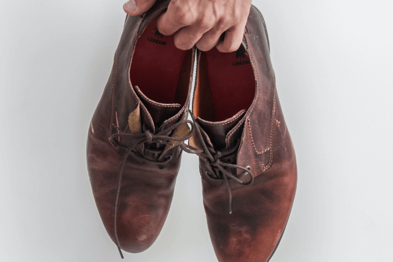 Estes são sinais de que você deve substituir seus sapatos velhos