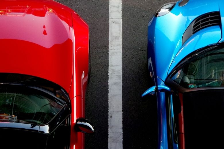 Um casal escondeu um grande segredo atrás da porta desta garagem - até que as autoridades descobriram sobre seu plano