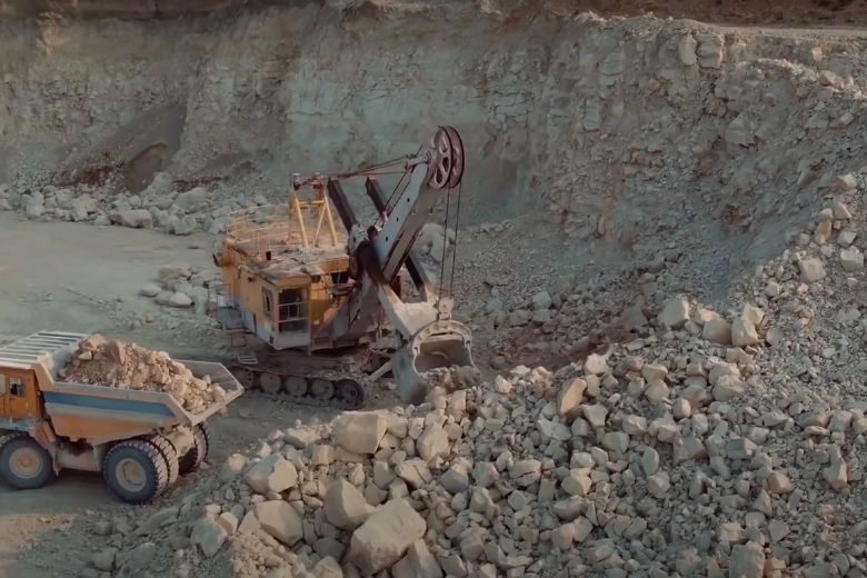 Researchers Drained The Niagara Falls - They Weren't Ready For This Horrible Discovery