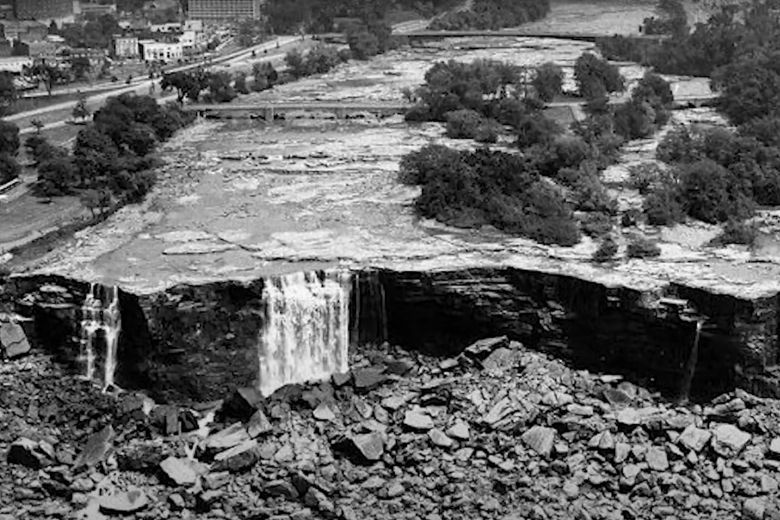 Incredibile scoperta dopo il prosciugamento delle cascate del Niagara nel 1969