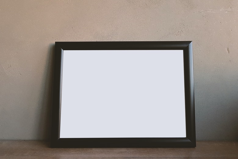 Vrouw ontdekt een onaangename verrassing op een familiefoto, vraagt daarna scheiding aan