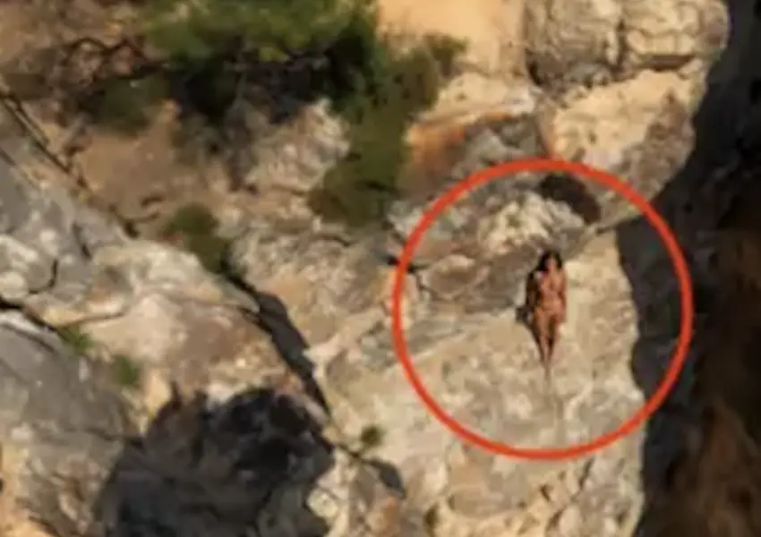 TEST: Can you find the girl in the photo? Hardly anyone can spot her!
