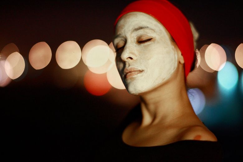 Esta máscara facial caseira pode ajudá-lo a se livrar de cicatrizes e manchas em seu rosto
