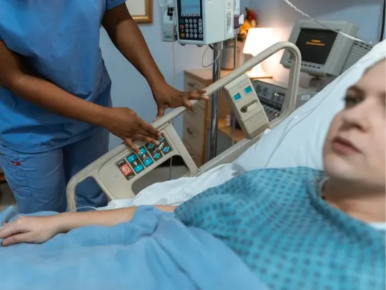 3 tygodnie po urodzeniu bliźniaków mama źle się poczuła - lekarz po USG: "Przepraszam"