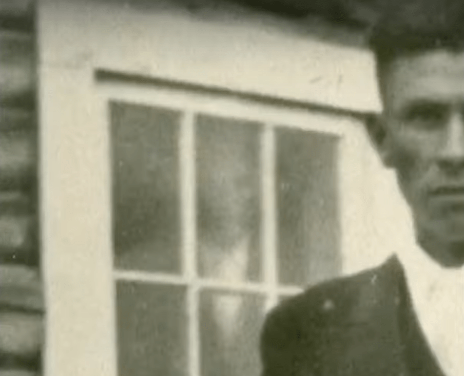 Ben je dapper genoeg om beter te kijken? 6 griezelige foto's met geheimen die te creepy zijn om te negeren