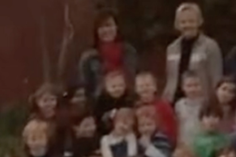 Vrouw huilde omdat haar vriend haar moeder nooit zou ontmoeten, toen deed ze deze ontdekking