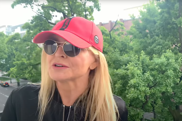 Z torebką za 30 tysięcy do warzywniaka, czyli ekscentryczna Monika Olejnik!
