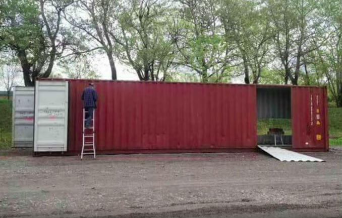 Wow: questa donna ha comprato quattro container marittimi e li ha trasformati in una bella casa