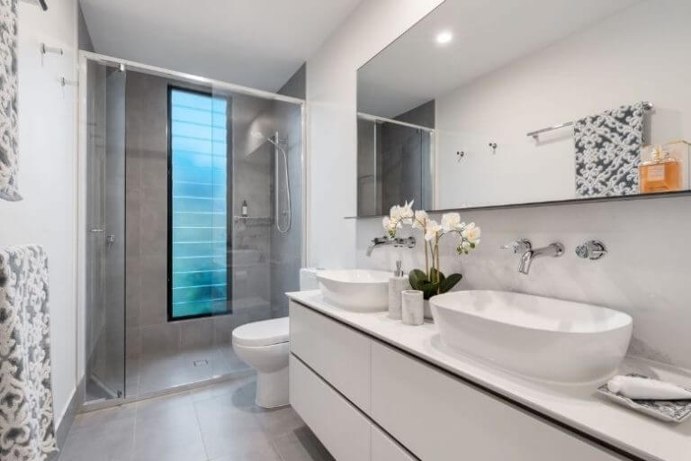 Come mi sono liberato per sempre della muffa nel mio bagno con questi sei semplici trucchi