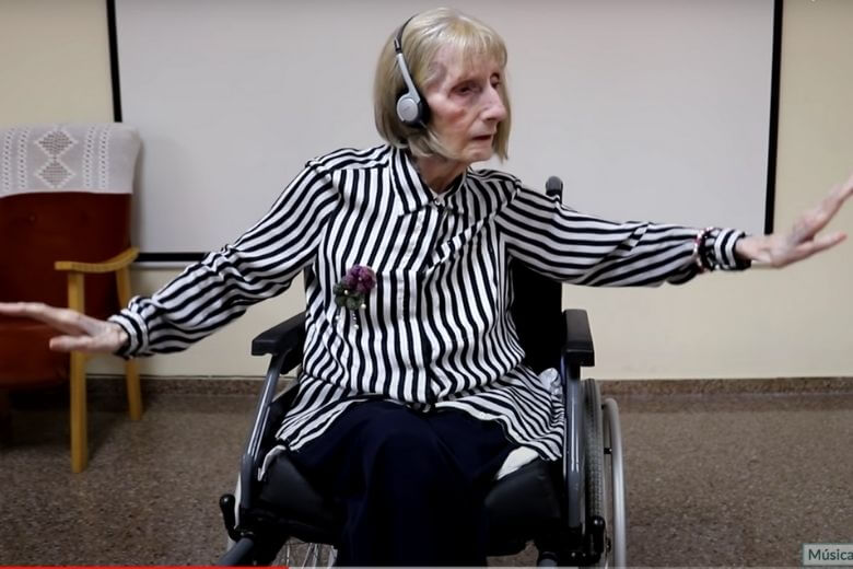 Prima Ballerina con l'Alzheimer ricorda la coreografia quando ascolta il Lago dei Cigni