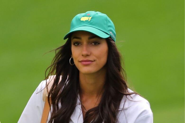 Come la carriera della saltatrice con l'asta Allison Stokke è quasi finita a causa di una foto innocente