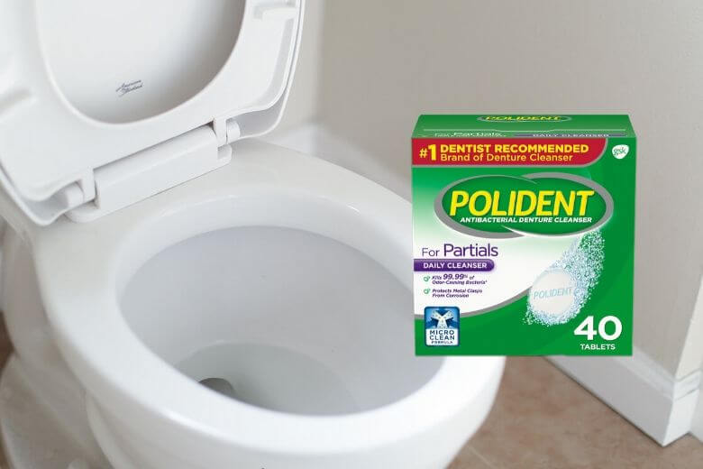 Getta una pastiglia per la pulizia della dentiera nella tazza del gabinetto e questo è quello che succede