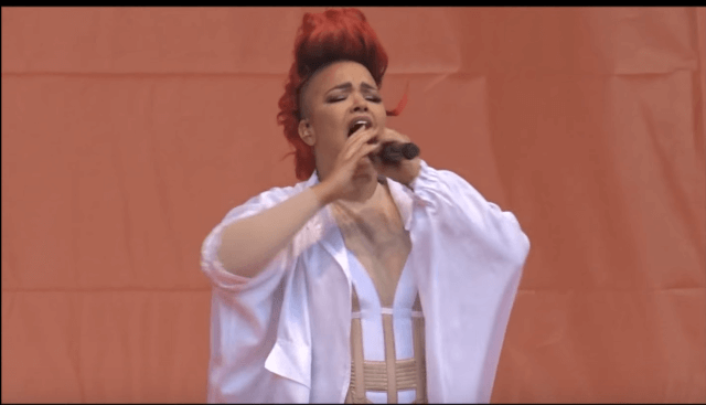 'Bijzonder' pakje van Eva Simons tijdens de huldiging maakt tongen los: "Dit kan écht niet!"