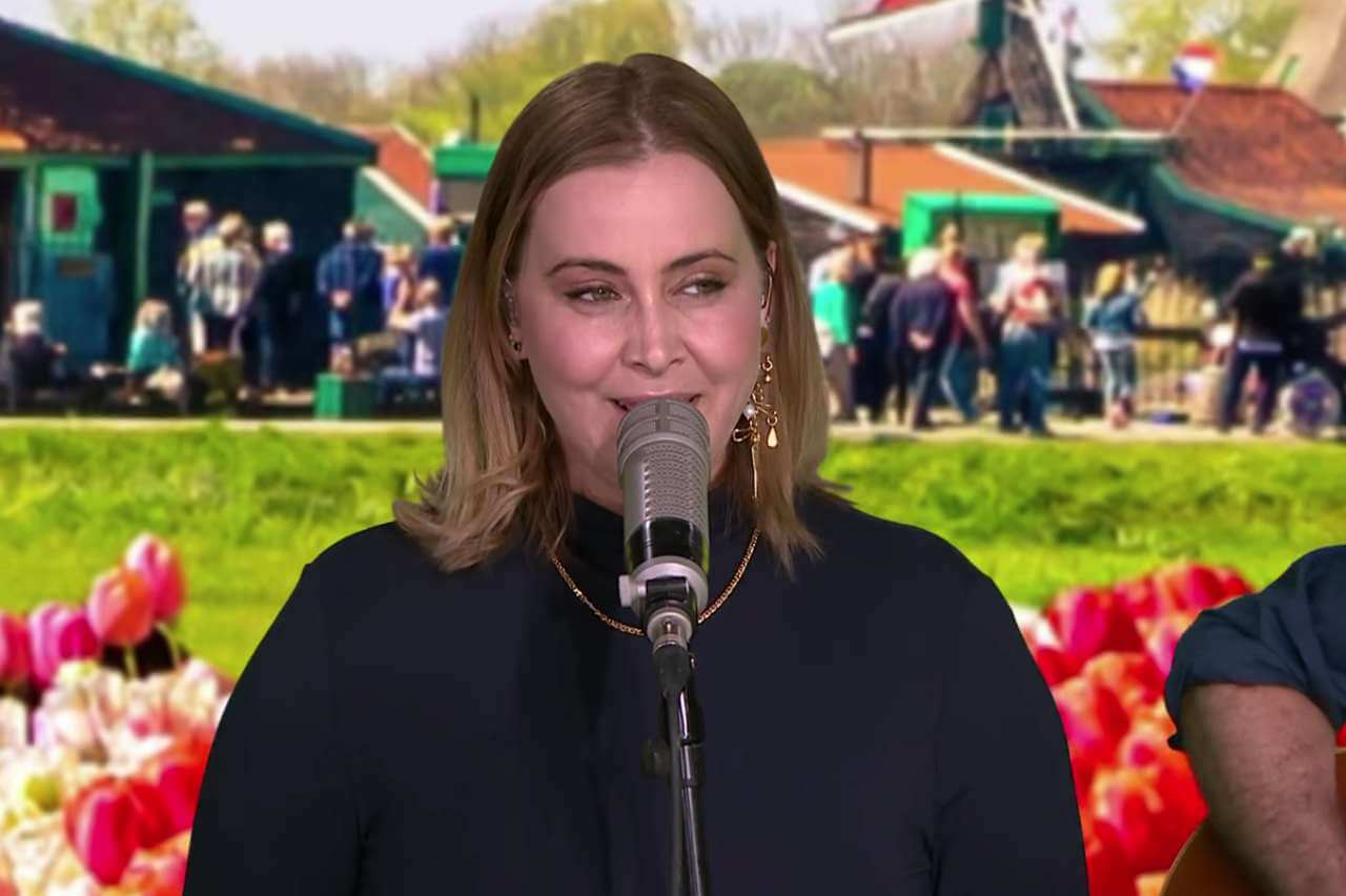 Anouk verrast RTL Nieuws-kijkers met nieuwe Nederlandstalige single
