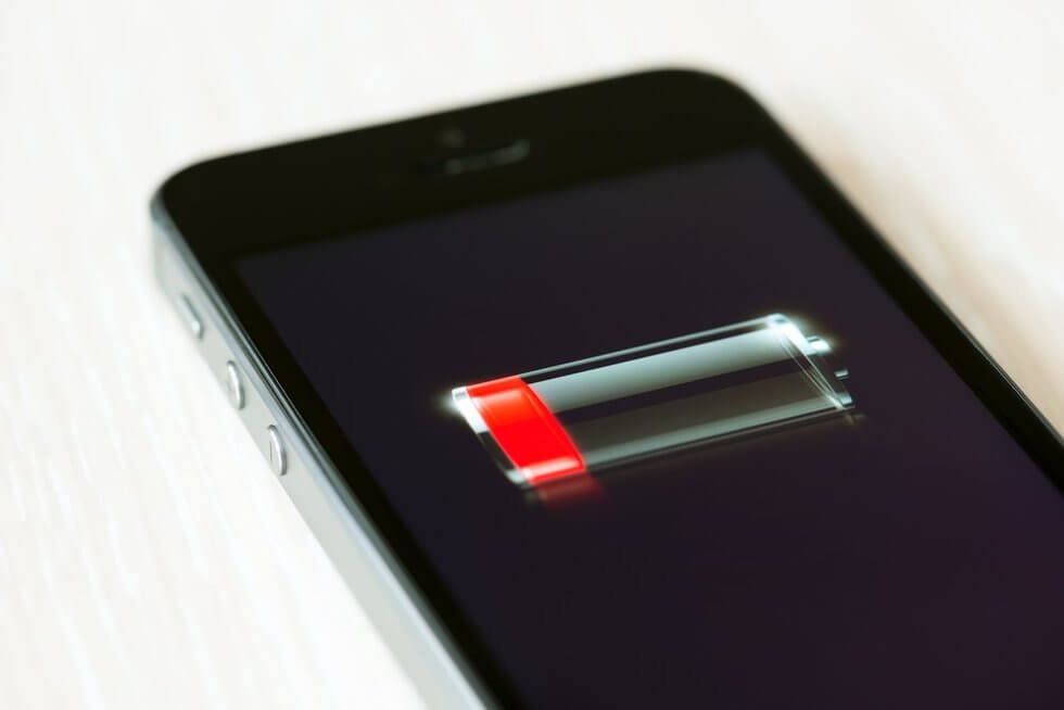 Oh nee... batterij bijna leeg! Ken je DIT trucje al? Zó laad jij je telefoon razendsnel op!