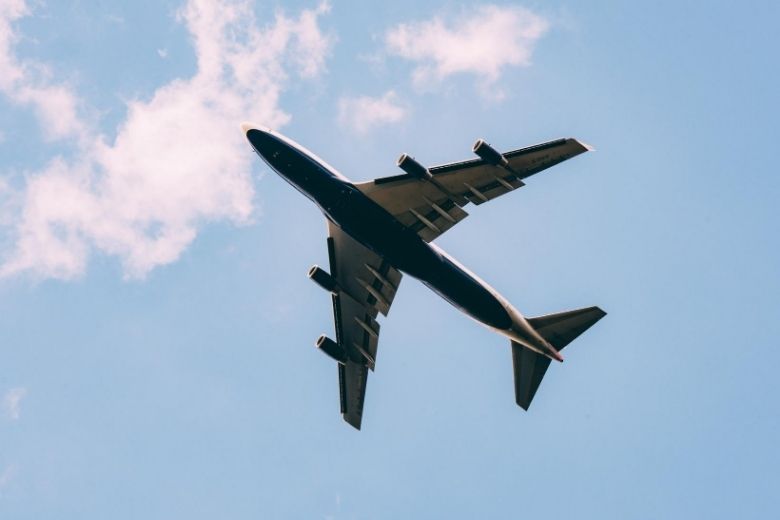 Toch nog op vliegvakantie? Prijzen vliegtickets laten forse daling zien
