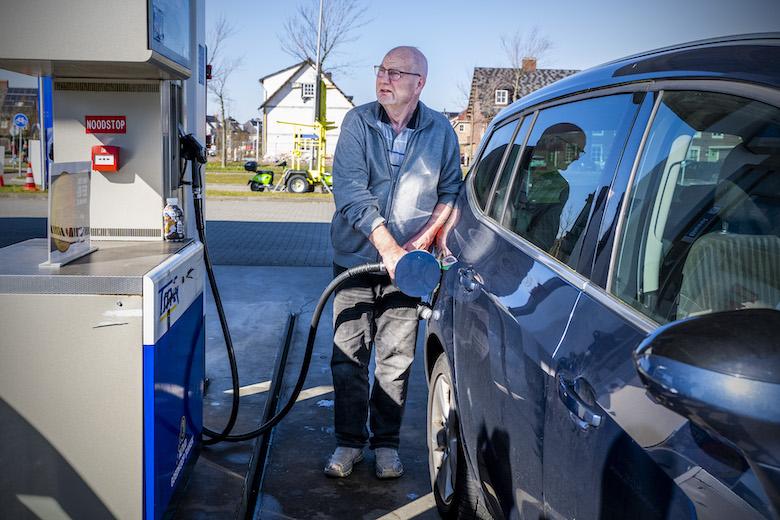 Benzine tanken onder de 2 euro per liter hier en daar weer mogelijk
