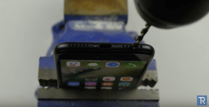 Misleidend promofilmpje laat Applegebruikers hun telefoon kapotmaken! Trap er niet in!