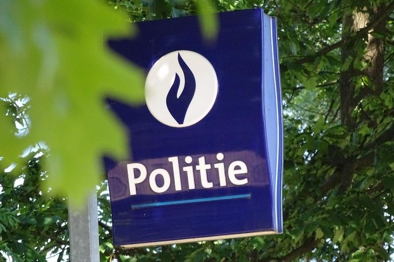 Deze agent bedenkt een hele bizarre straf voor schelden met het woord 'kanker'