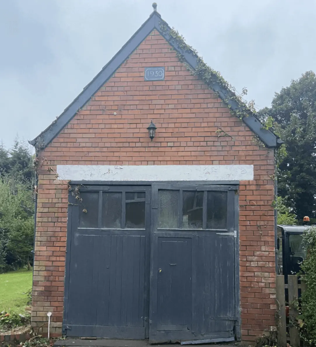 Deze vrouw woont in een garage - maar wacht tot je de binnenkant ziet!