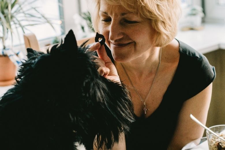 Dit effect heeft het om met een babystemmetje tegen je hond te praten
