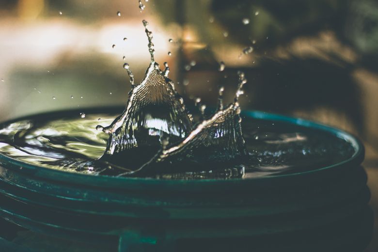 Makkelijke manieren om in en rondom het huis water te besparen