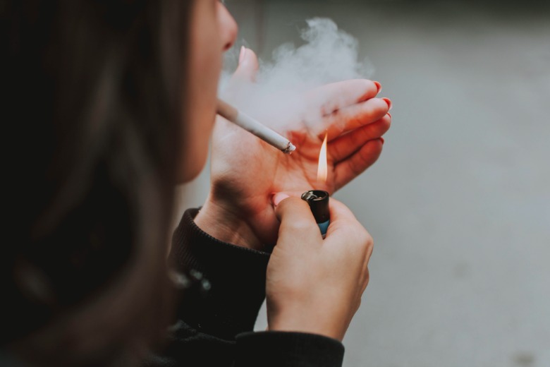 CBS: 'Helft Nederlanders wil hogere zorgpremie voor rokers'