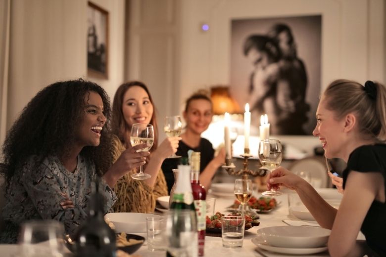 Aha: uit eten met collega’s leidt tot betere werkprestaties
