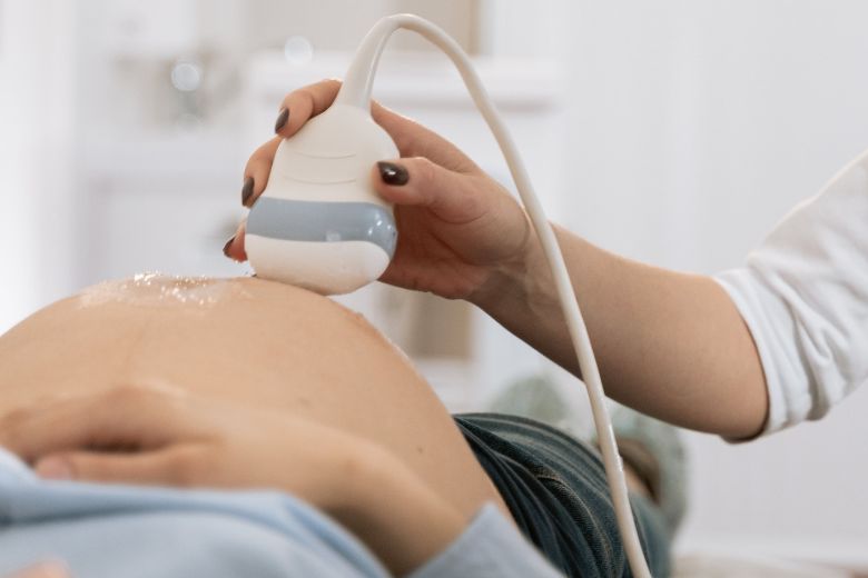 Vrouw is zwanger van twee baby's in twee verschillende baarmoeders