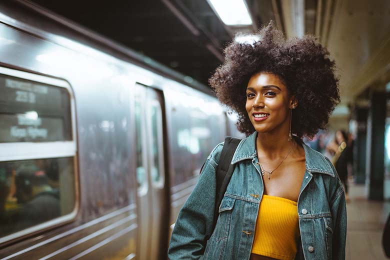 Asociale passagier wordt hard aangepakt door rest van de trein