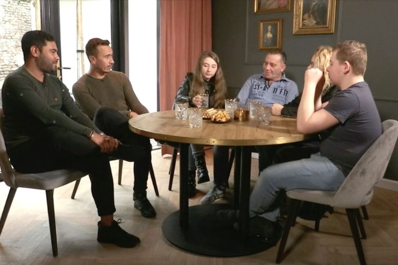 Gemixte reacties over rijke en arme familie in Steenrijk, Straatarm