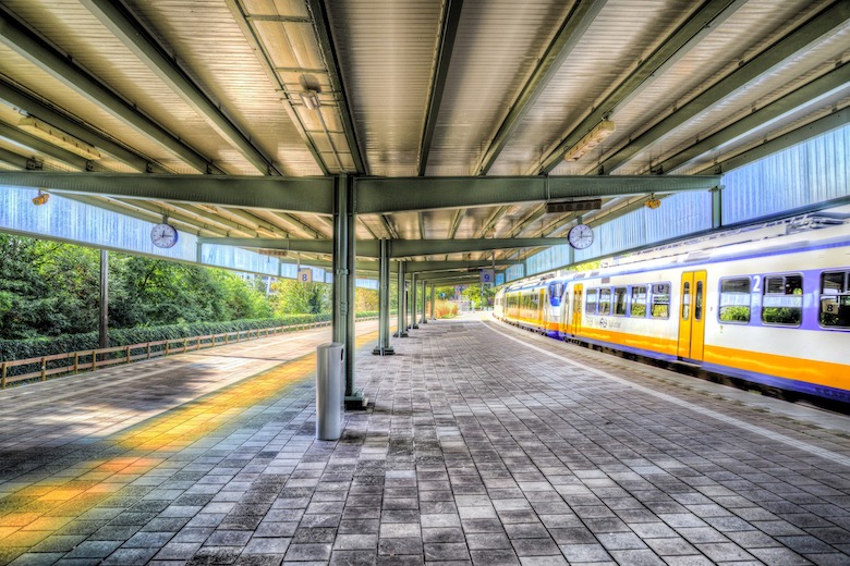 Het einde van een tijdperk: dé stem van de NS-stations stopt