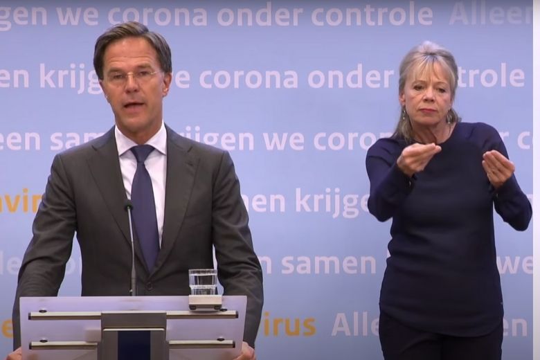 Nieuwe gebarentolk gaat viral na uitbeelden ‘kip zonder kop’