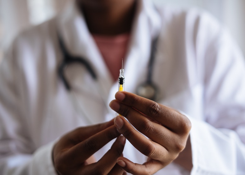 Moeten we elk jaar een nieuwe coronaprik halen? Dit zeggen experts erover